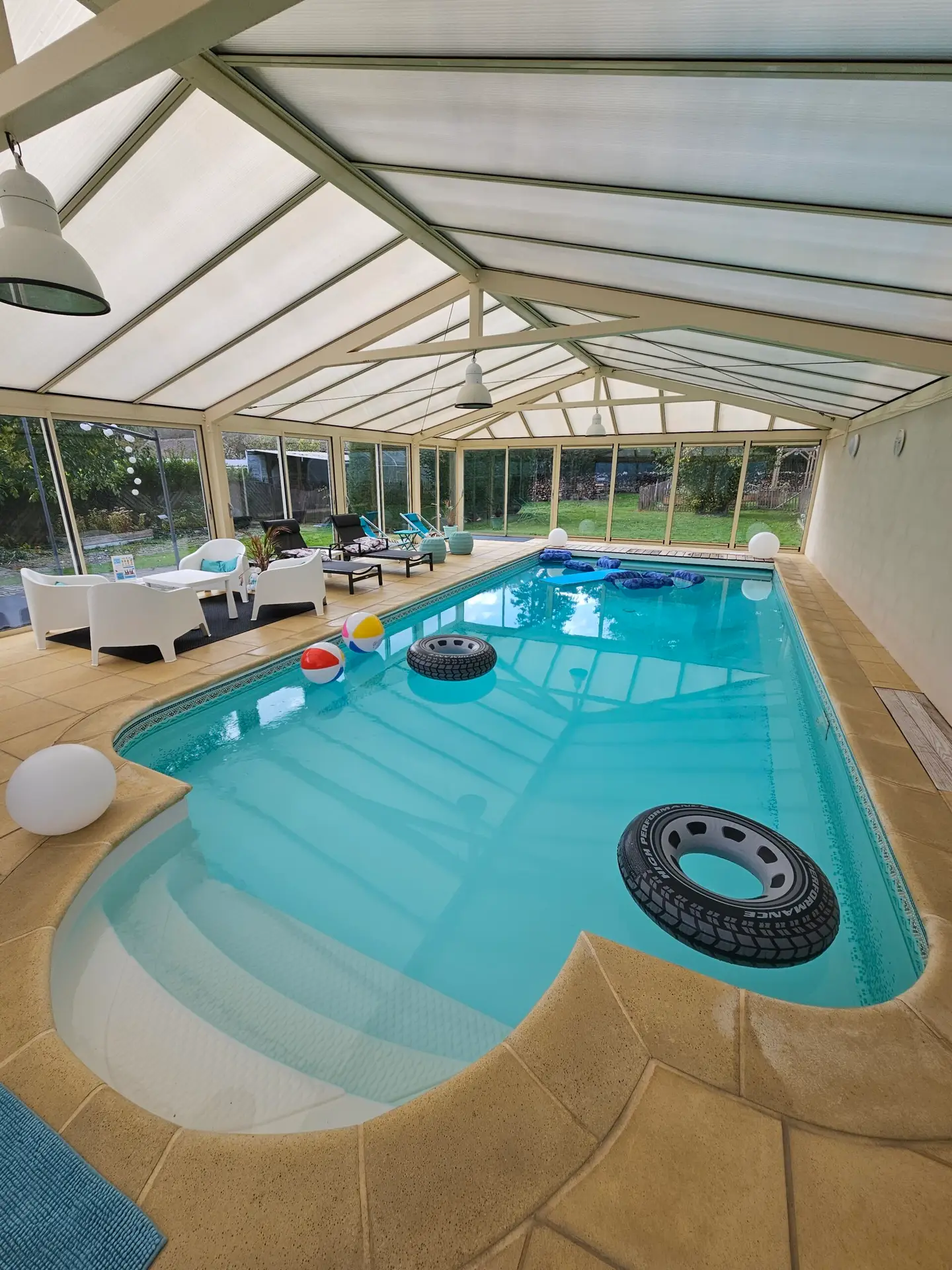 Piscine int&eacute;rieure chauff&eacute;e